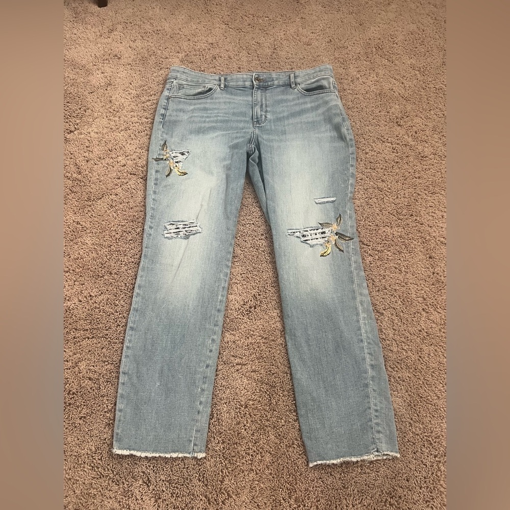 14 32 WHBM everyday soft girlfriend jeans floral embroidered patch rip raw edge